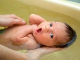 Cara-Cara Memandikan Dan Membersihkan Bayi